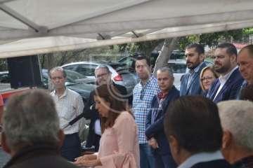Emotivo acto de descubrimiento de la placa del pasaje que recuerda al periodista Adolfo Santana en Cernícalos (Foto TA)